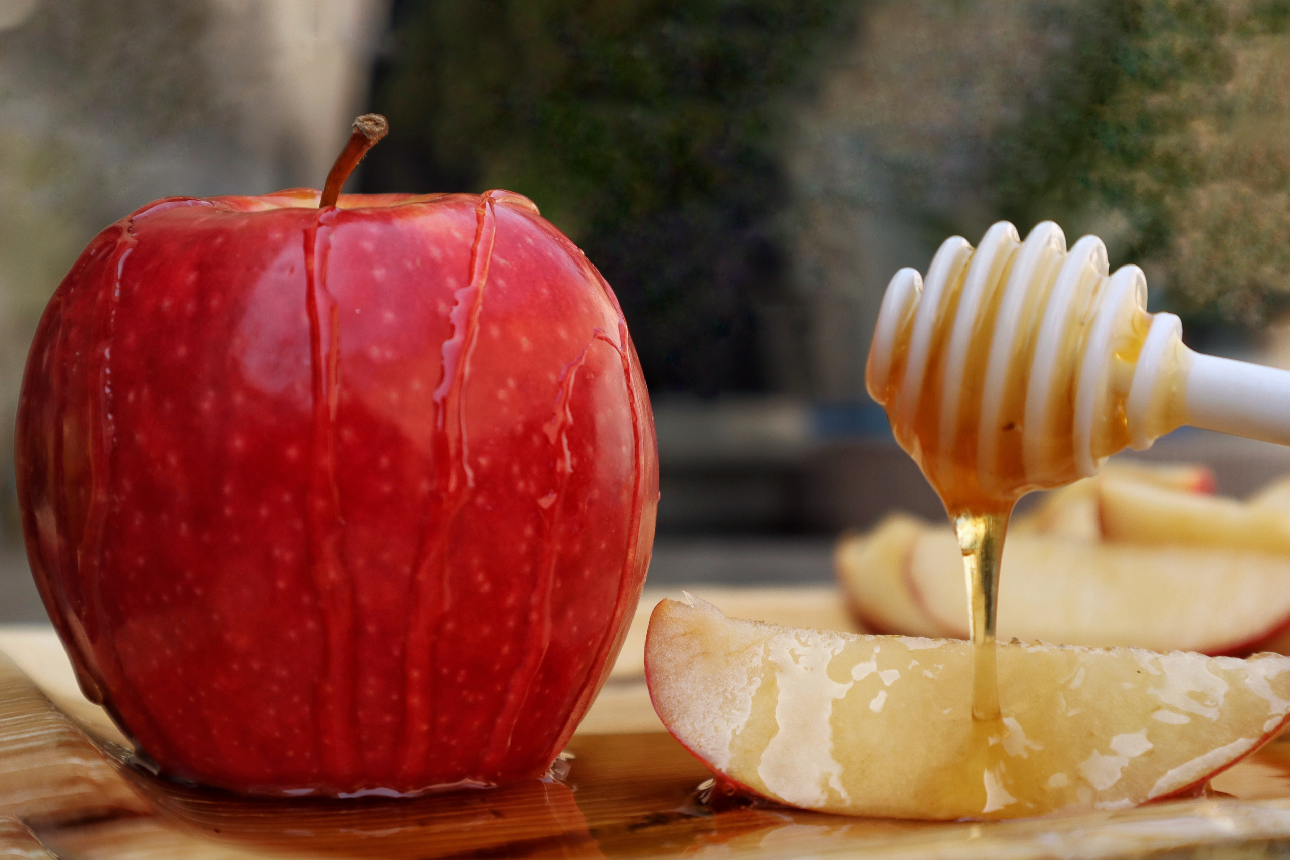 Image of an apply and honey.