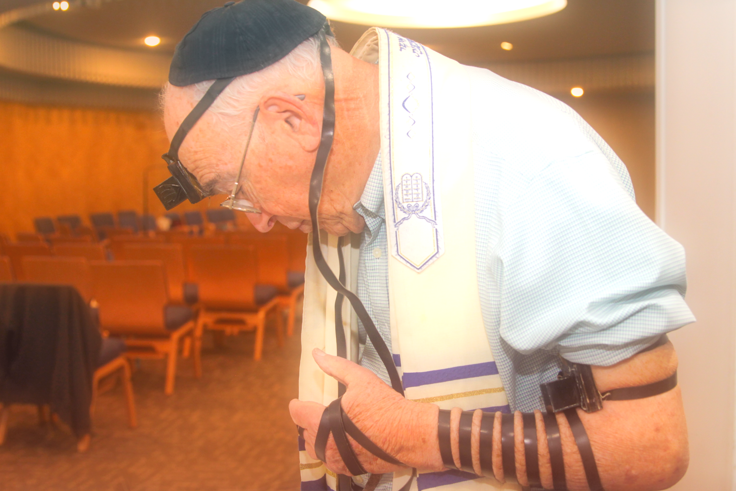 An image of an elderly man at minyan service