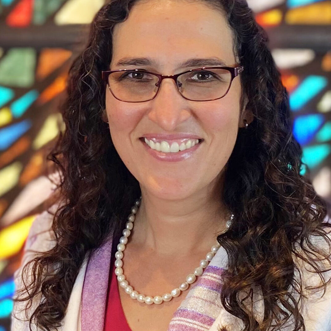 Nichole-4x5-tight-headshot